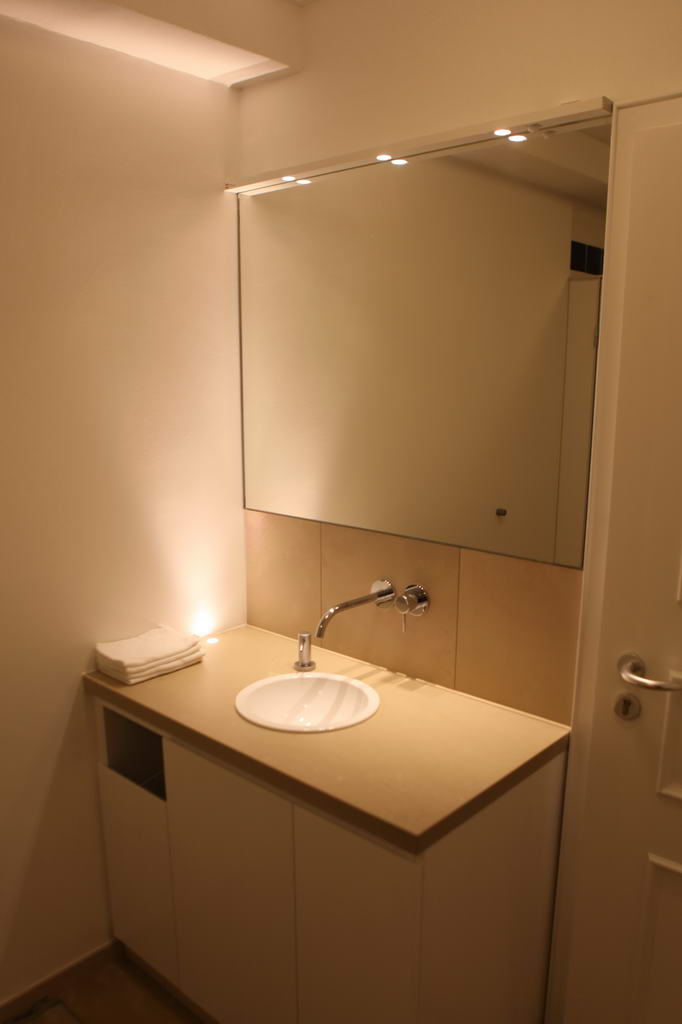 dando-art LED Beleuchtung in Hotel-Toiletten